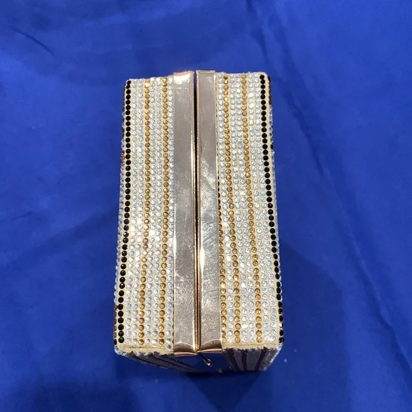 Gorgeous evening clutch! Hard case, fits cell, keys and lipstick! - Picture 4 of 6